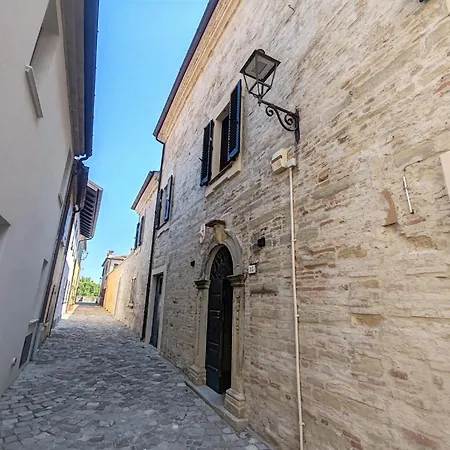 Stele, Lägenhet Pesaro